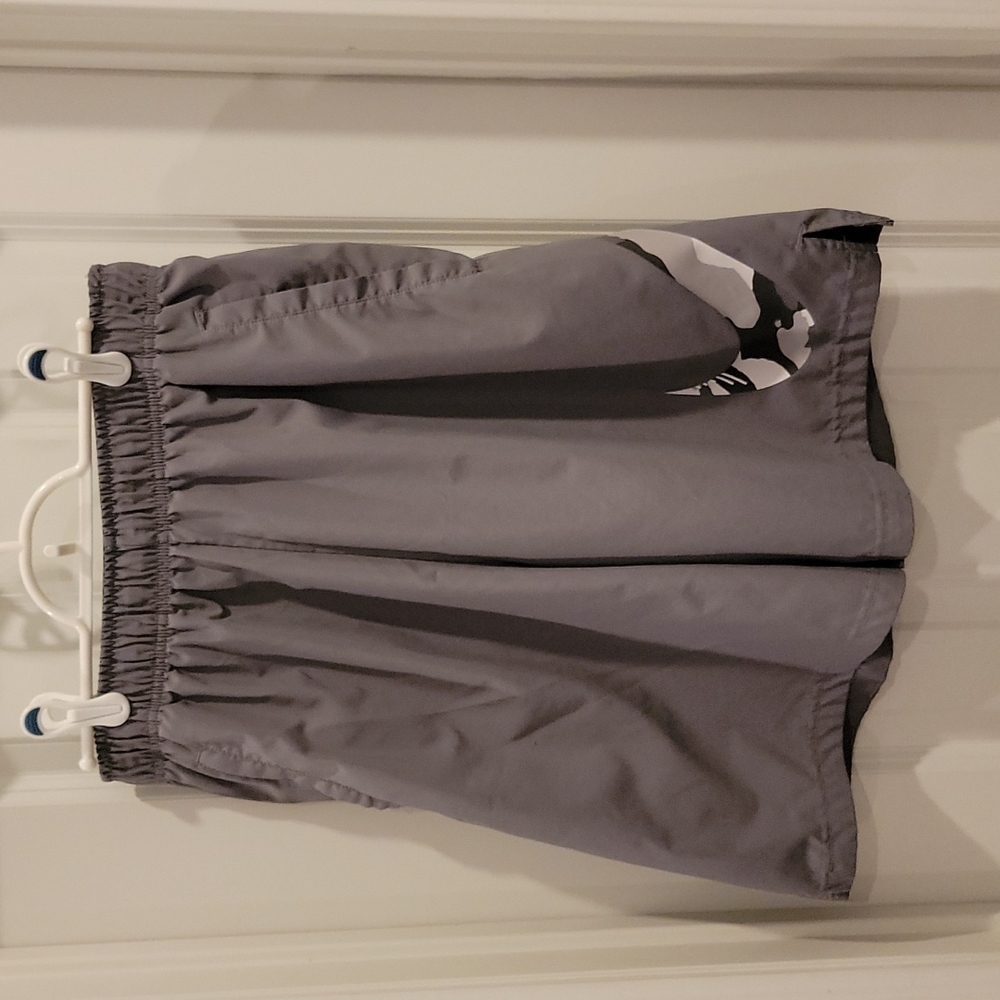 Nike dry fit basketball shorts. Grey . Size medium. Great condition